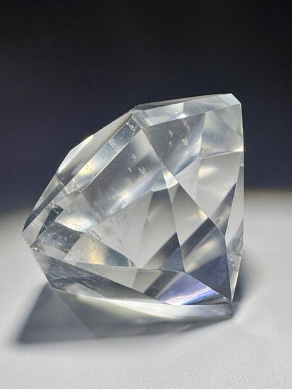Ultraklarer facettierter Bergkristall 💎 4,8 cm – Diamantschliff & Lichtspiel – 66 g Edelstein aus Brasilien