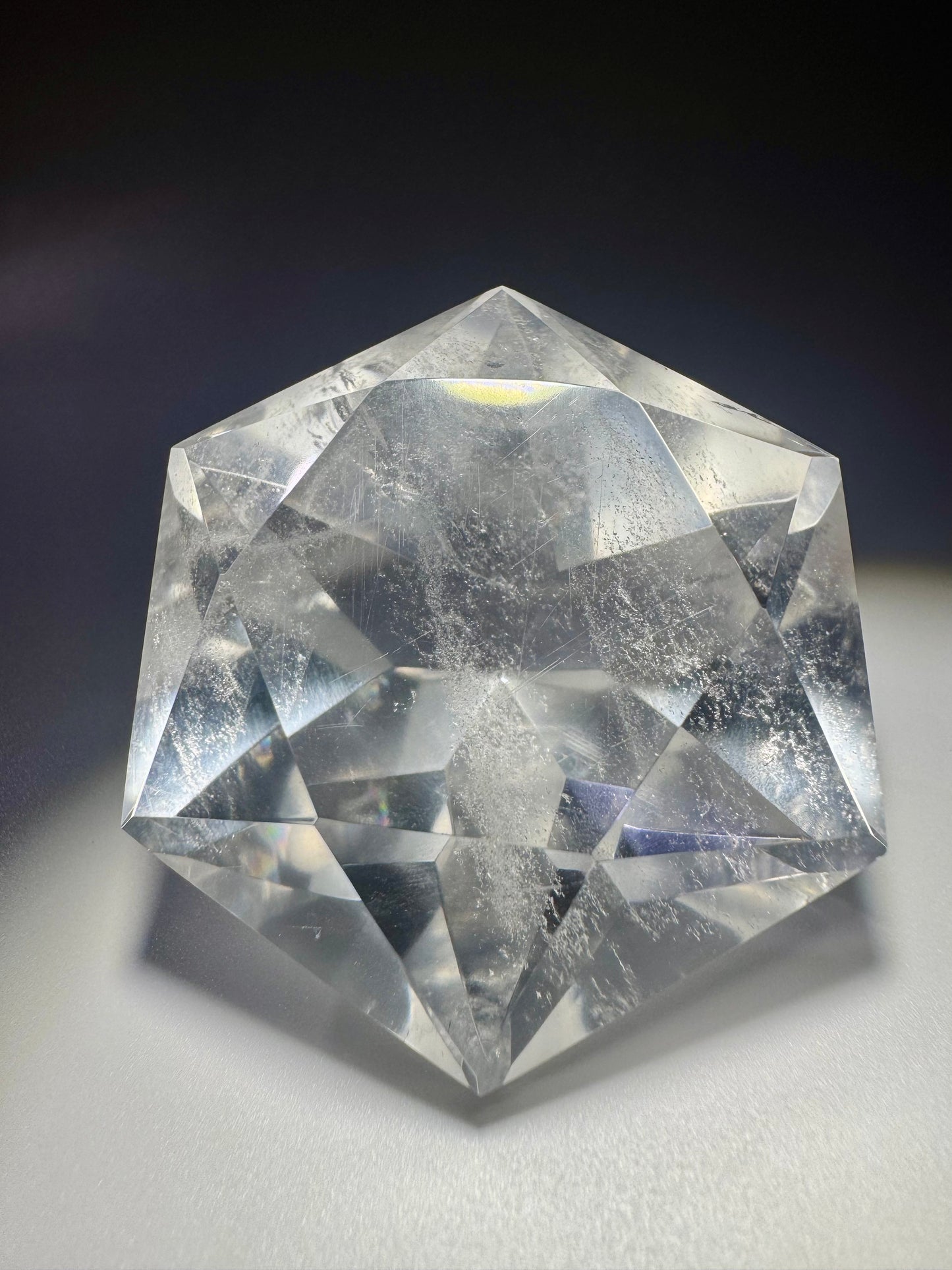 Ultraklarer facettierter Bergkristall 💎 5.2 cm – Diamantschliff & Lichtspiel – 93 g Edelstein aus Brasilien (Kopie)