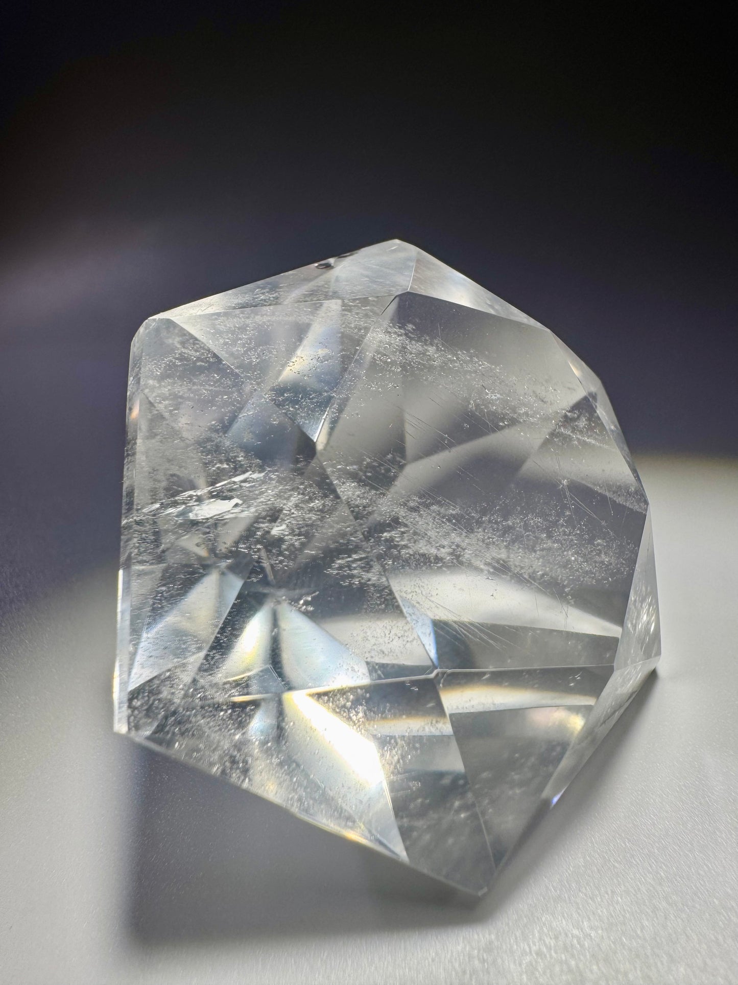 Ultraklarer facettierter Bergkristall 💎 5.2 cm – Diamantschliff & Lichtspiel – 93 g Edelstein aus Brasilien (Kopie)