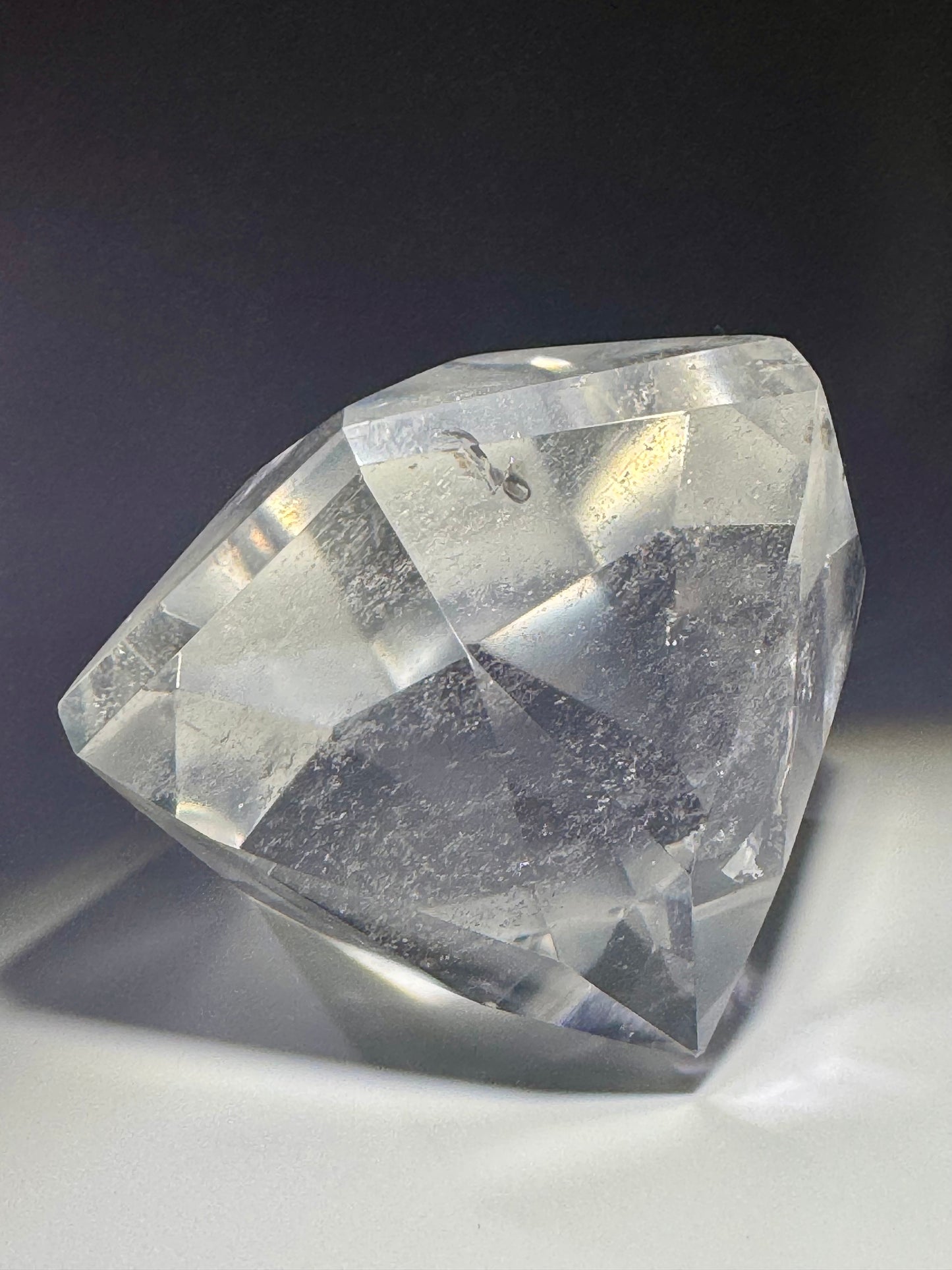 Ultraklarer facettierter Bergkristall 💎 5.2 cm – Diamantschliff & Lichtspiel – 93 g Edelstein aus Brasilien (Kopie)