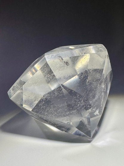 Ultraklarer facettierter Bergkristall 💎 5.2 cm – Diamantschliff & Lichtspiel – 93 g Edelstein aus Brasilien (Kopie)