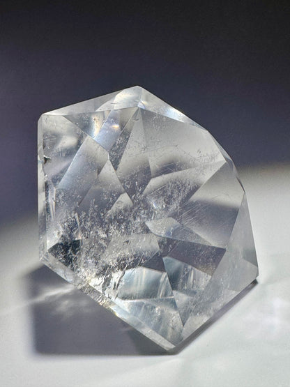 Ultraklarer facettierter Bergkristall 💎 5.2 cm – Diamantschliff & Lichtspiel – 93 g Edelstein aus Brasilien (Kopie)