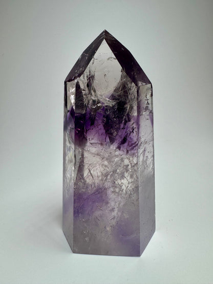 Améthyste fantôme avec arc-en-ciel (ultra claire) 💜 - 9,9 cm, 221 g