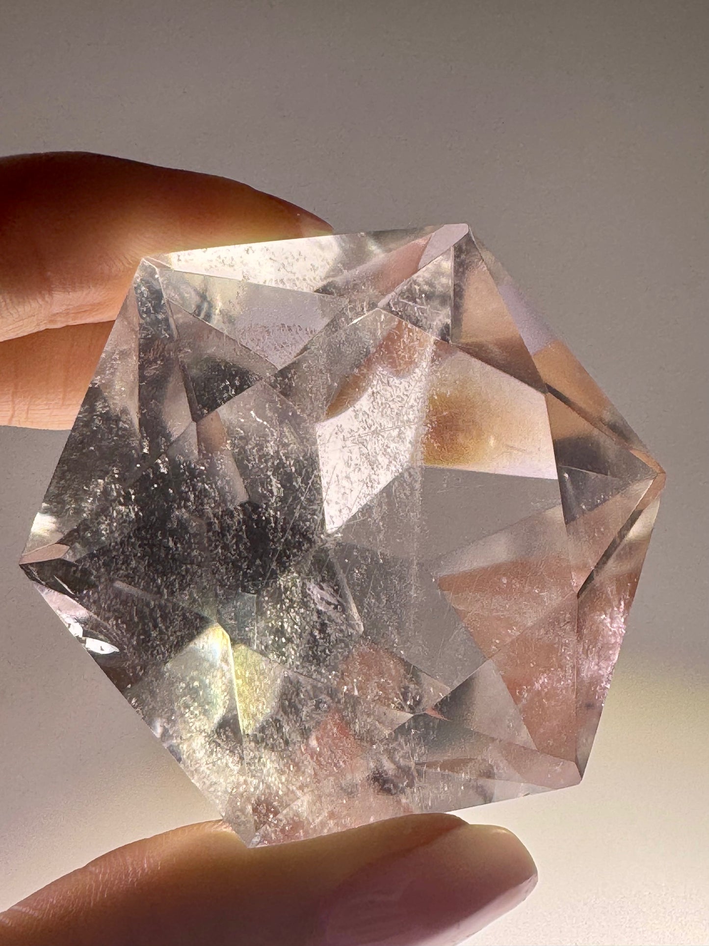 Ultraklarer facettierter Bergkristall 💎 5.2 cm – Diamantschliff & Lichtspiel – 93 g Edelstein aus Brasilien (Kopie)