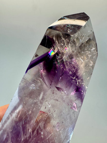 Améthyste fantôme avec arc-en-ciel (ultra claire) 💜 - 9,9 cm, 221 g