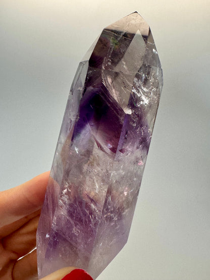 Améthyste fantôme avec arc-en-ciel (ultra claire) 💜 - 9,9 cm, 221 g