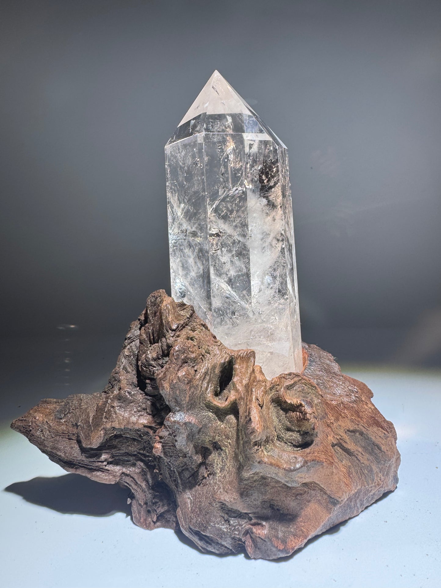 Exklusive Bergkristallspitze Kristall 16 cm auf Wurzelständer