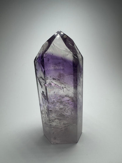 Améthyste fantôme avec arc-en-ciel géant (ultra clair) 💜 - 8,9 cm, 162 g