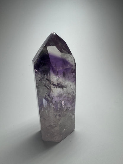 Améthyste fantôme avec arc-en-ciel géant (ultra clair) 💜 - 8,9 cm, 162 g
