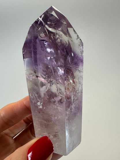 Améthyste fantôme avec arc-en-ciel géant (ultra clair) 💜 - 8,9 cm, 162 g