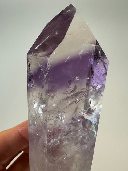 Améthyste fantôme avec arc-en-ciel géant (ultra clair) 💜 - 8,9 cm, 162 g