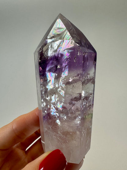 Améthyste fantôme avec arc-en-ciel géant (ultra clair) 💜 - 8,9 cm, 162 g