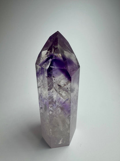 Améthyste fantôme avec arc-en-ciel géant (ultra clair) 💜 - 8,9 cm, 162 g