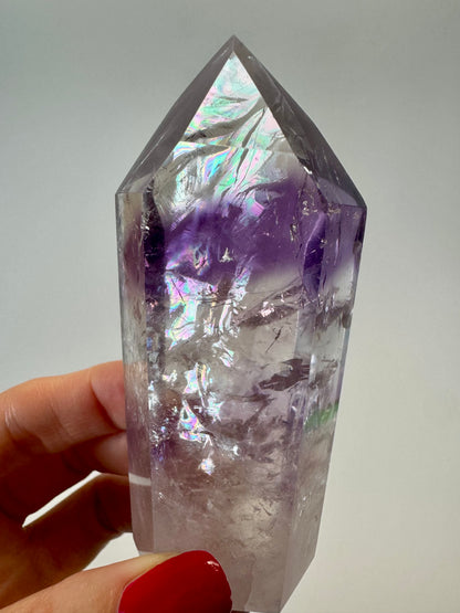 Améthyste fantôme avec arc-en-ciel géant (ultra clair) 💜 - 8,9 cm, 162 g