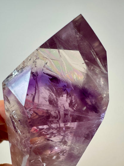 Améthyste fantôme avec arc-en-ciel géant (ultra clair) 💜 - 8,9 cm, 162 g