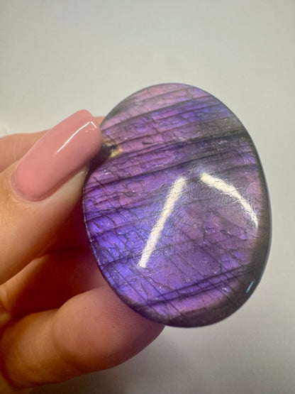 Bezaubernder pink/violetter Labradorit (Cabochon) 💖- 4.5cm