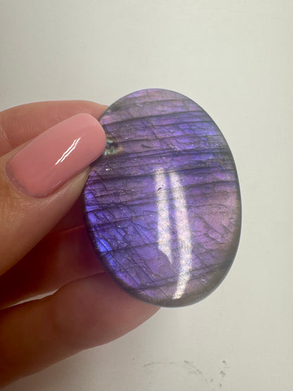 Bezaubernder pink/violetter Labradorit (Cabochon) 💖- 4.5cm
