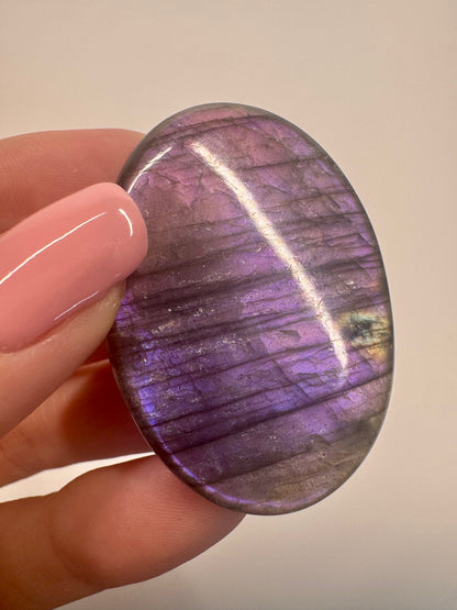 Bezaubernder pink/violetter Labradorit (Cabochon) 💖- 4.5cm