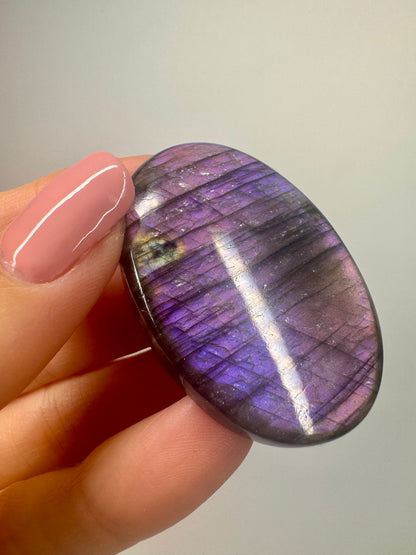 Bezaubernder pink/violetter Labradorit (Cabochon) 💖- 4.5cm