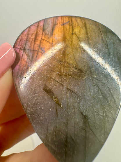 Exklusiver Labradorit mit faszinierendem Multicolor-Schimmer 🌈 - 5.5cm