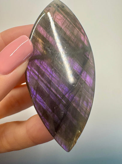 Bezaubernder pink/violetter Labradorit 💖 - 7.4cm