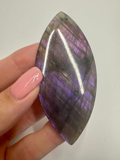 Bezaubernder pink/violetter Labradorit 💖 - 7.4cm