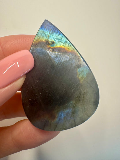 Hübscher Labradorit mit tollem Multicolor-Schimmer 🌈 - 4.6cm