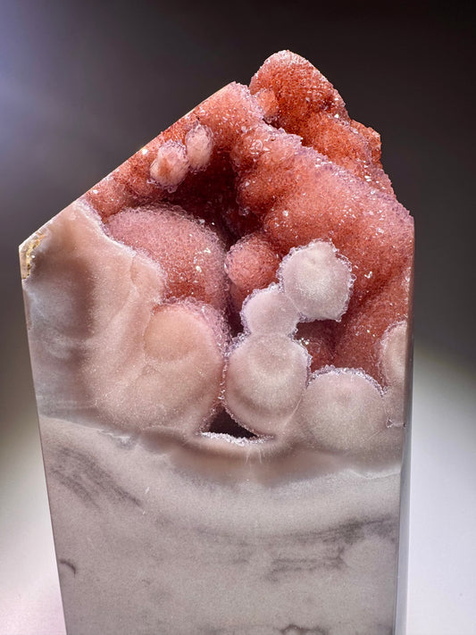 Pink Amethyst Turm 💗 22,5 cm – 1,85 kg – mit Blumen-Kristallen