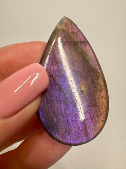 Sehr schöner pink/violetter Labradorit 💖 - 4.7cm