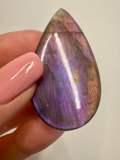 Sehr schöner pink/violetter Labradorit 💖 - 4.7cm