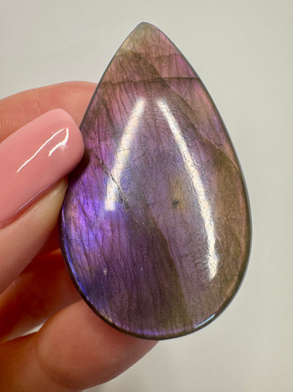Sehr schöner pink/violetter Labradorit 💖 - 4.7cm