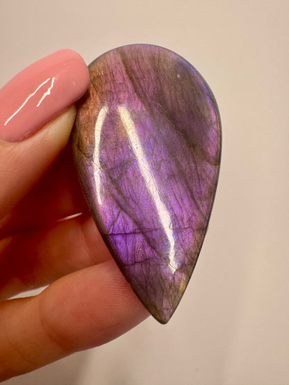 Sehr schöner pink/violetter Labradorit 💖 - 4.7cm