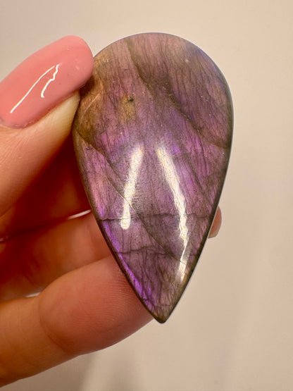 Sehr schöner pink/violetter Labradorit 💖 - 4.7cm