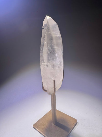 Lemurian Quarzspitze transparent – 9,3 cm Kristall, 14 cm mit goldenem Ständer, aus Brasilien