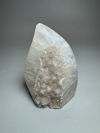 Funkelnde weiss/rosa Rainbow Amethyst Flamme - 8cm, 263g