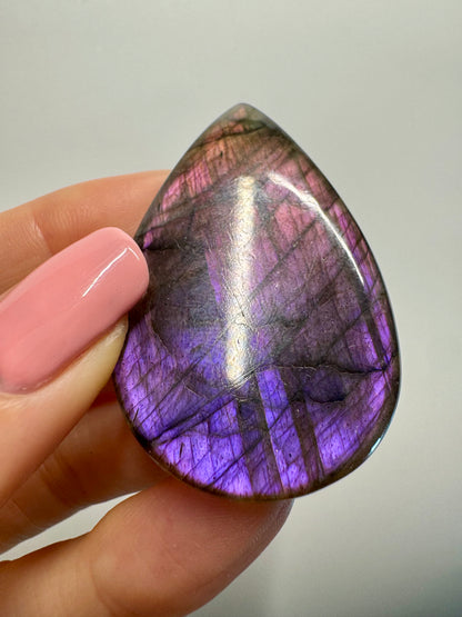 Bezaubernder pink/violetter Labradorit 💖 - 5cm