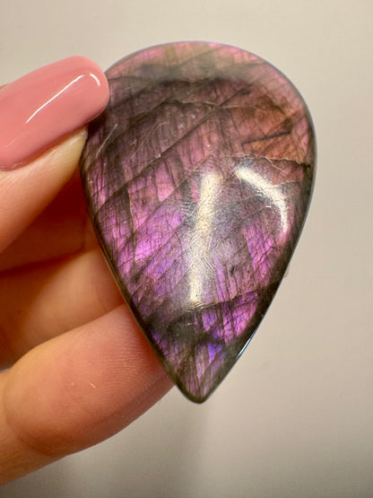 Bezaubernder pink/violetter Labradorit 💖 - 5cm