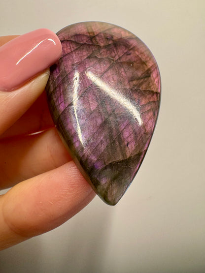 Bezaubernder pink/violetter Labradorit 💖 - 5cm