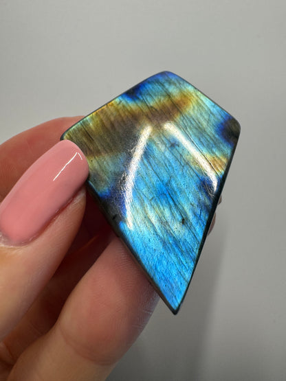 Exklusiver Labradorit mit faszinierendem Multicolor-Schimmer 🌈 - 4.5cm