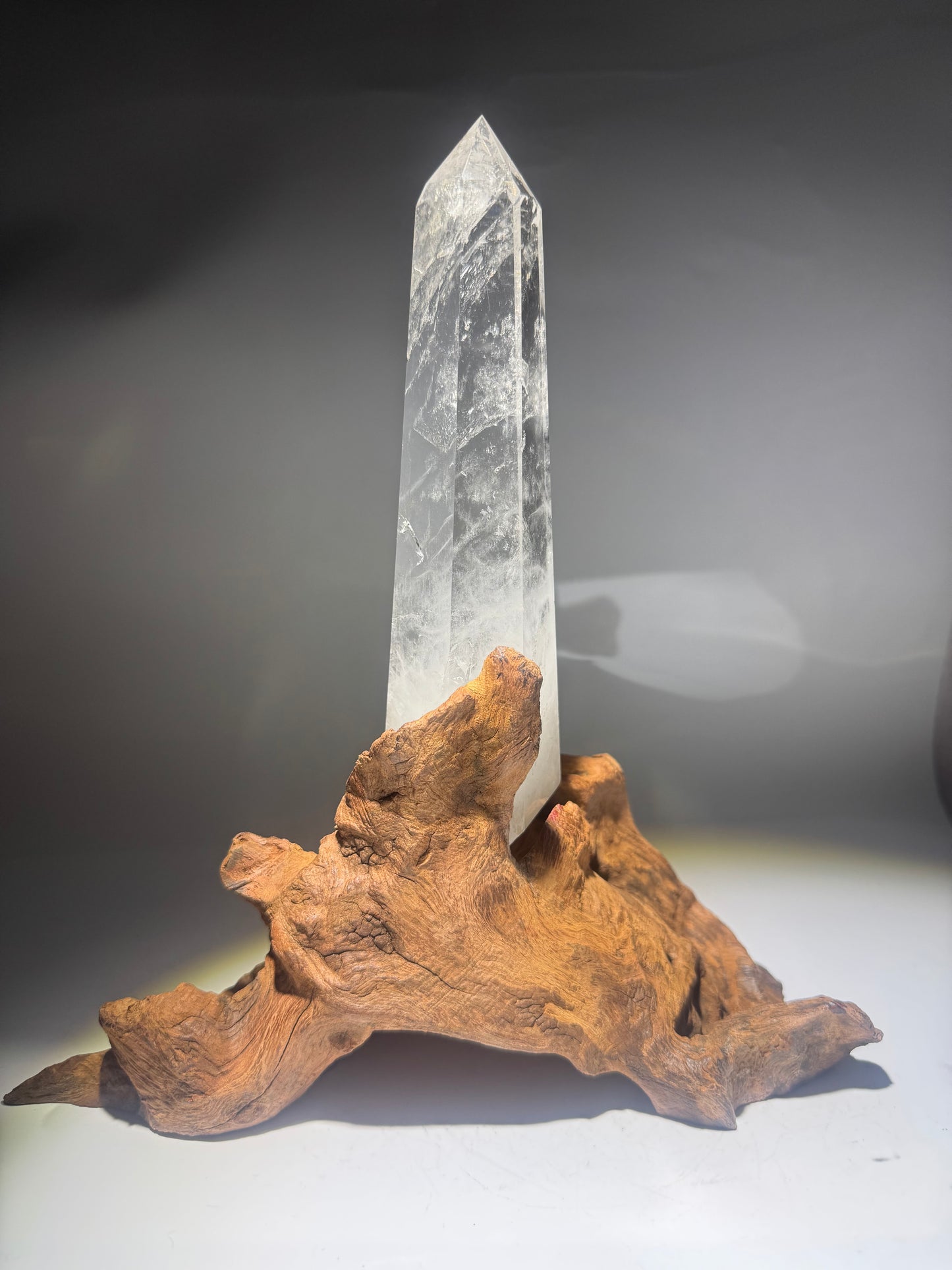 Exklusive Bergkristallspitze auf Wurzelständer – Licht & Klarheit 25.5cm