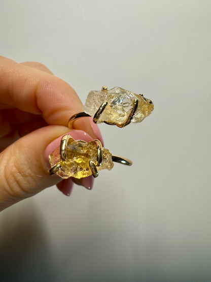 Bezaubernder Ring mit rohem Citrin 💛 (grössenverstellbar)
