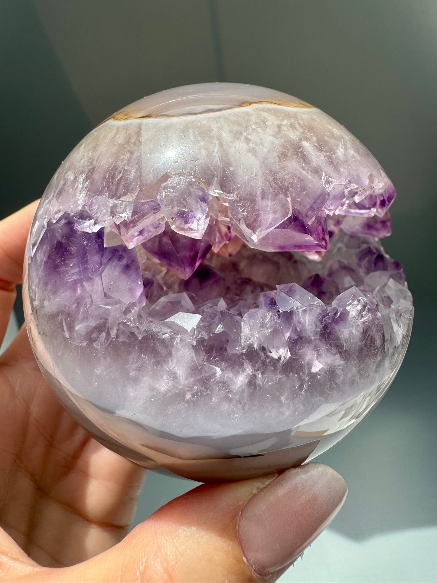 Amethyst Kugel 7.6 cm – 570 g | Zartes Lila & funkelnde Kristalle