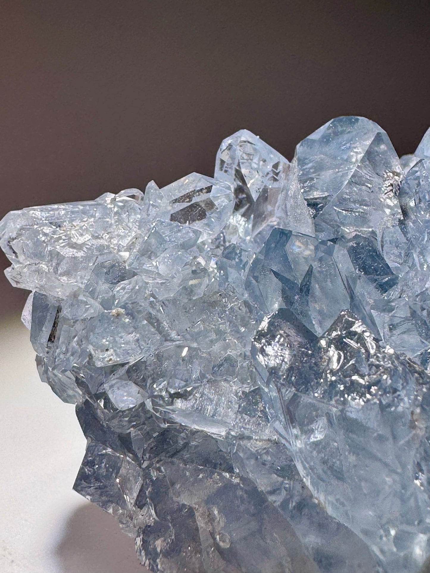 Celestin Stufe aus Madagaskar 💎 Klar & funkelnd – Kristall mit transparenten Spitzen ✨ Museumsqualität 7.7cm