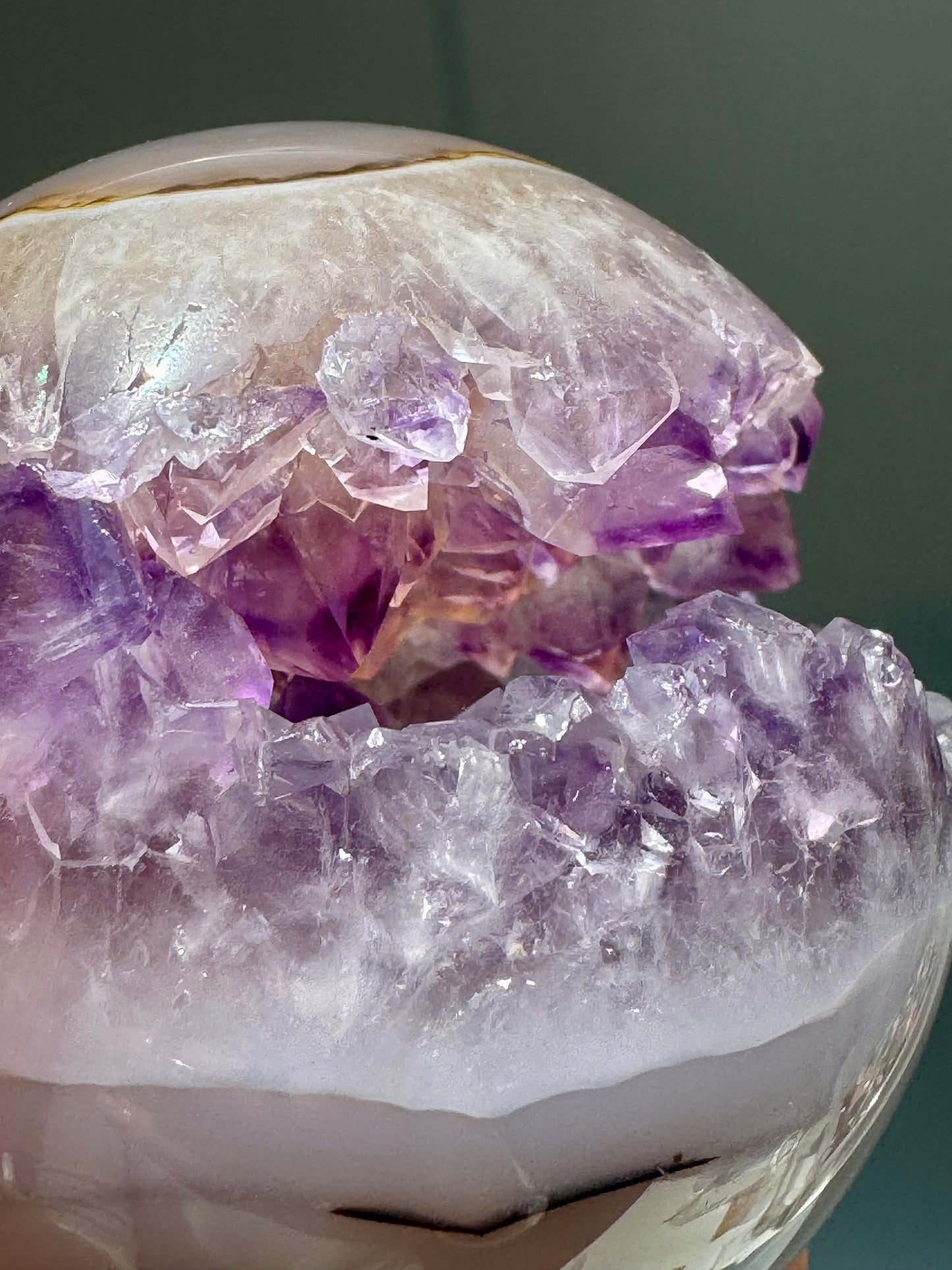 Amethyst Kugel 7.6 cm – 570 g | Zartes Lila & funkelnde Kristalle