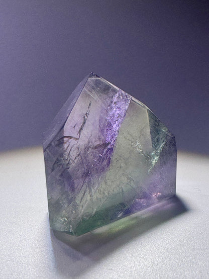 Mini Fluoritspitze in Lila & Grün – 2,6 cm, High-End Kristall aus Brasilien, extra transparent