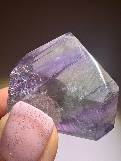 Mini Fluoritspitze in Lila & Grün – 2,6 cm, High-End Kristall aus Brasilien, extra transparent