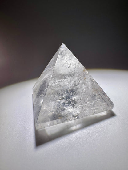 Bergkristallpyramide 3,4 cm – Extra klarer Quarz aus Brasilien mit Lichtenergie 💎✨