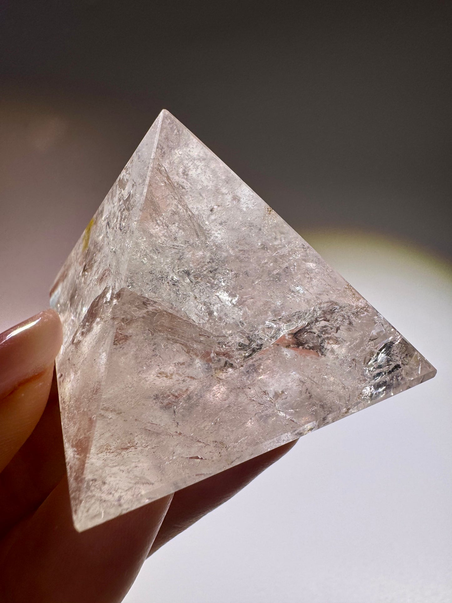 Bergkristallpyramide 4.2 cm – Extra klarer Quarz aus Brasilien mit Lichtenergie 💎✨