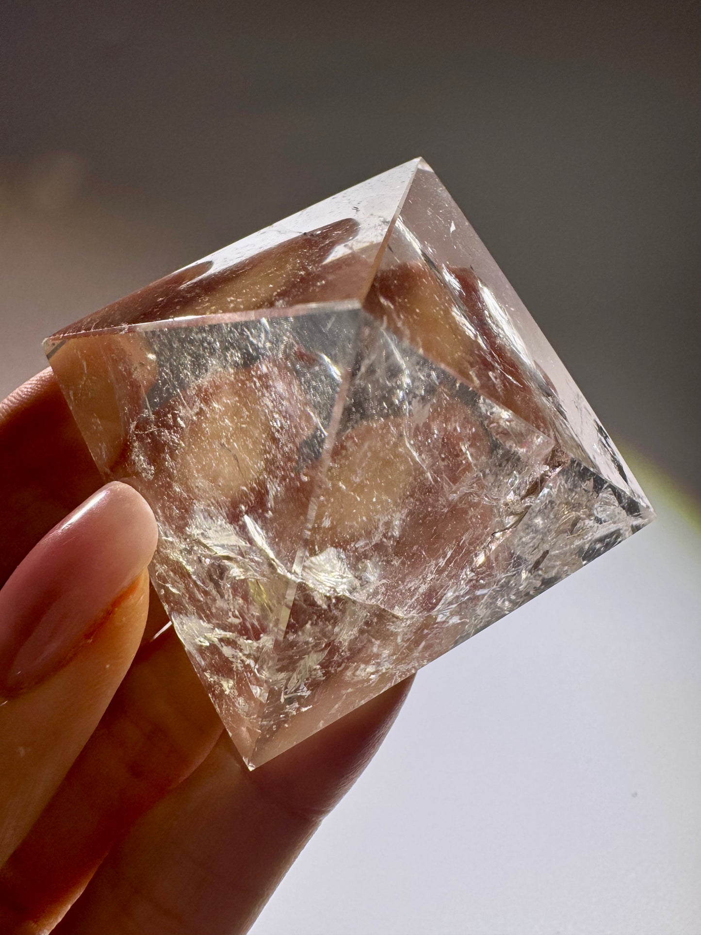 Bergkristallpyramide 4.7 cm – Extra klarer Quarz aus Brasilien mit Lichtenergie 💎✨