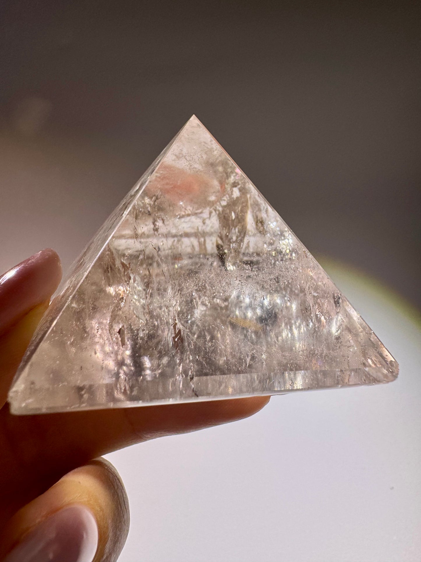 Bergkristallpyramide 4.7 cm – Extra klarer Quarz aus Brasilien mit Lichtenergie 💎✨